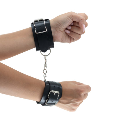 BONDAGE KIT 8 PEZZI NERO ECOPELLE
